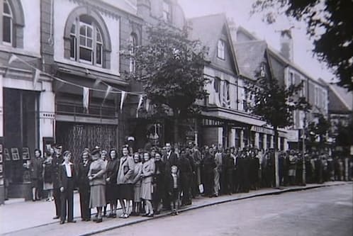 A vintage photo of queues outside Prestatyn's Scala Cinema.